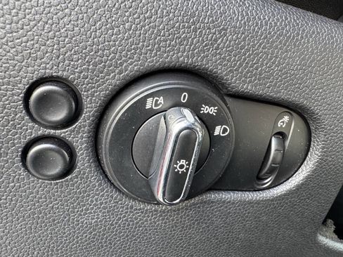 Used 2016 MINI Cooper 4-Door Hardtop image 17