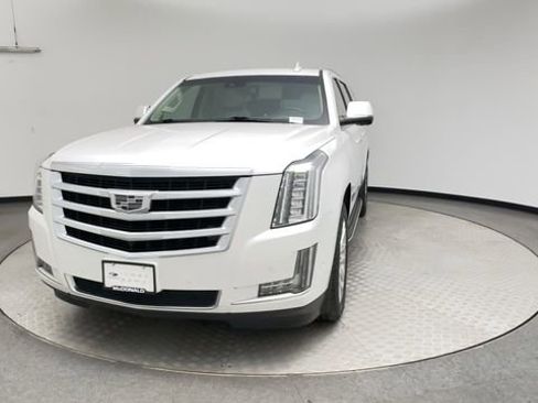Used 2019 Cadillac Escalade ESV Luxury AWD/4WD image 7