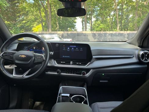 Used 2025 Chevrolet Equinox LT FWD image 33