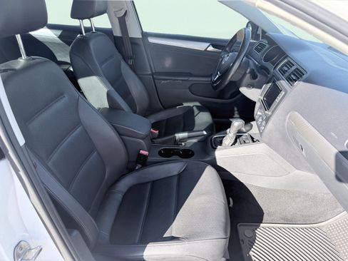 Used 2017 Volkswagen Jetta SE image 48