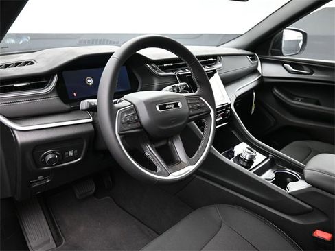 New 2025 Jeep Grand Cherokee Laredo X image 14