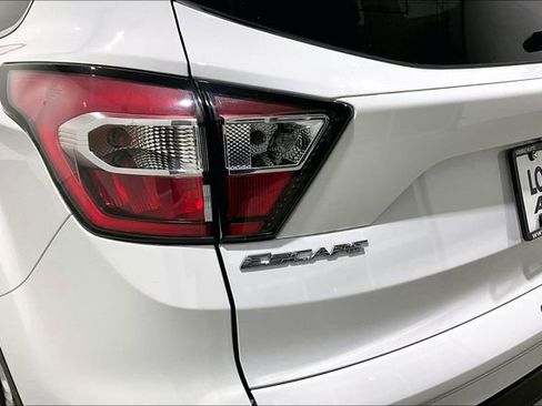 Used 2018 Ford Escape SE image 41