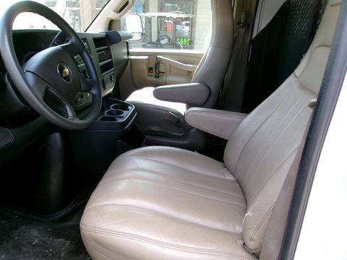 Used 2021 Chevrolet Express 2500 image 11