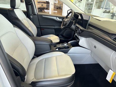 New 2026 Ford Escape SE image 11