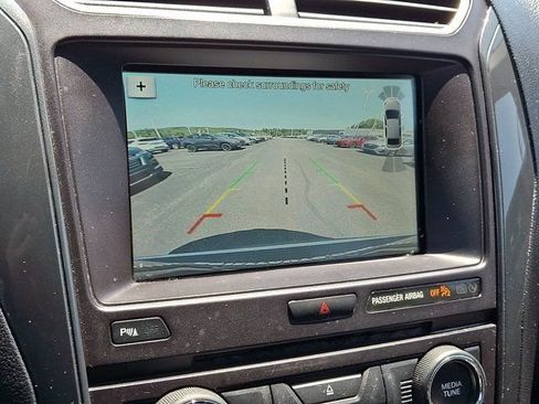Used 2018 Ford Explorer XLT w/ Equipment Group 201A AWD/4WD image 21
