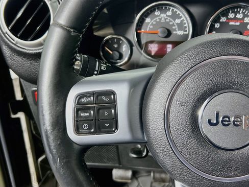 Used 2015 Jeep Wrangler Unlimited Rubicon AWD/4WD image 18
