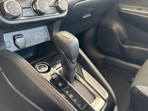 Used 2025 Nissan Versa SV FWD image 41