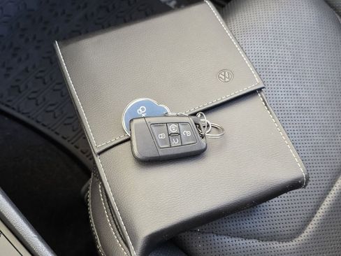 Used 2020 Volkswagen Jetta SEL Premium image 32