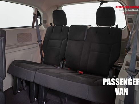 Used 2018 Dodge Grand Caravan SE w/ UConnect Hands-Free Group FWD image 9