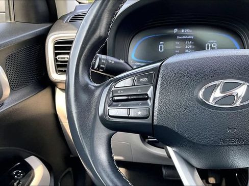 Used 2024 Hyundai Venue SEL FWD image 10