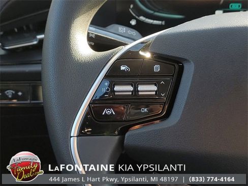 Certified 2025 Kia Niro LX image 17