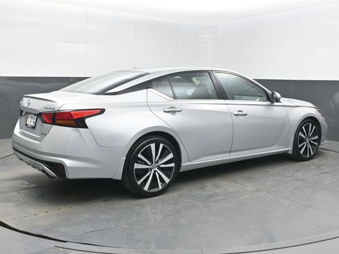 Used 2020 Nissan Altima 2.0 Platinum image 7