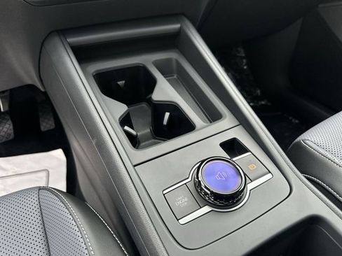 Certified 2025 Volkswagen Tiguan SE FWD image 16