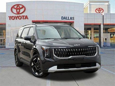 Used 2025 Kia Carnival EX image 1