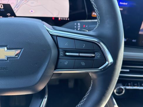 Used 2025 Chevrolet Traverse LT image 14