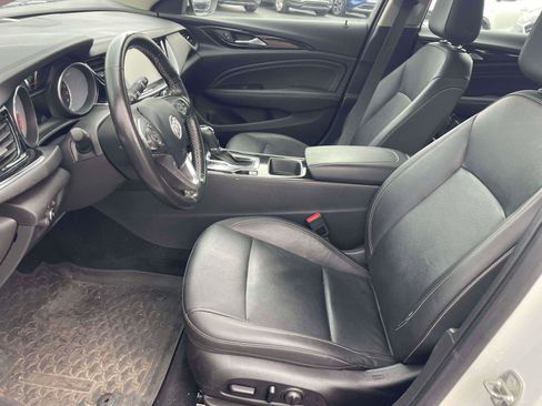 Used 2018 Buick Regal Essence w/ Sights and Sounds Package image 5