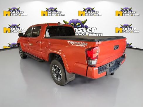 Used 2018 Toyota Tacoma SR5 AWD/4WD image 6