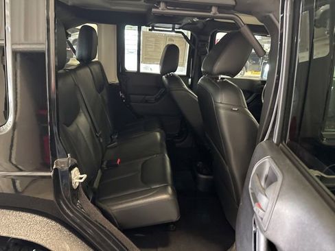 Used 2015 Jeep Wrangler Unlimited Sahara AWD/4WD image 12