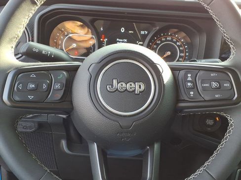 Used 2025 Jeep Wrangler Unlimited Rubicon image 18