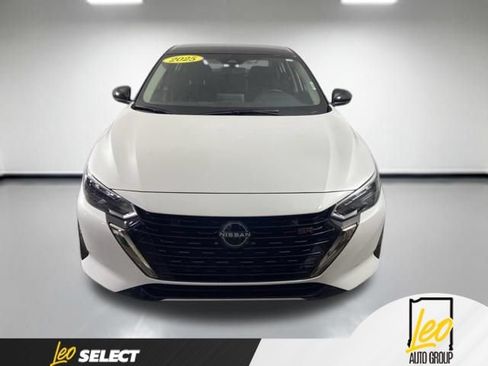 Used 2025 Nissan Sentra SR FWD image 10