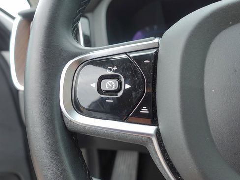 Used 2023 Volvo XC60 B5 Plus image 14