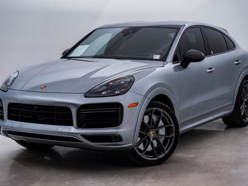 Used 2022 Porsche Cayenne Turbo image 3