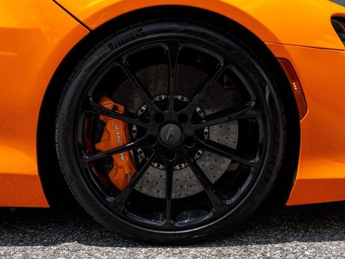 Used 2025 McLaren Artura Spider RWD image 17