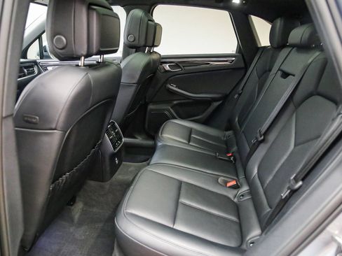 Certified 2025 Porsche Macan AWD/4WD image 24