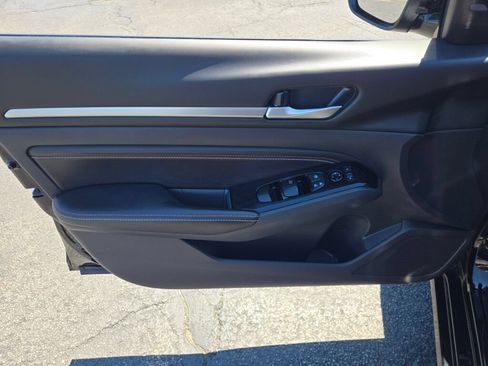 Used 2023 Nissan Altima 2.0 SR FWD image 21