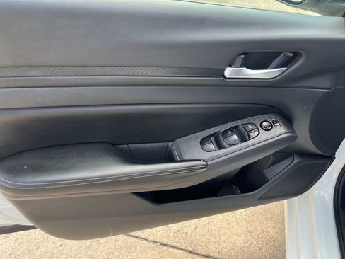 Used 2025 Nissan Altima 2.5 SV FWD image 11