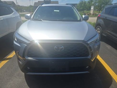 Used 2022 Toyota Corolla Cross XLE w/ Convenience Package AWD/4WD image 2