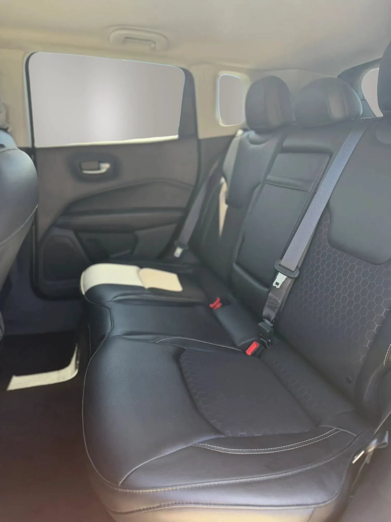 Used 2018 Jeep Compass Latitude AWD/4WD image 18