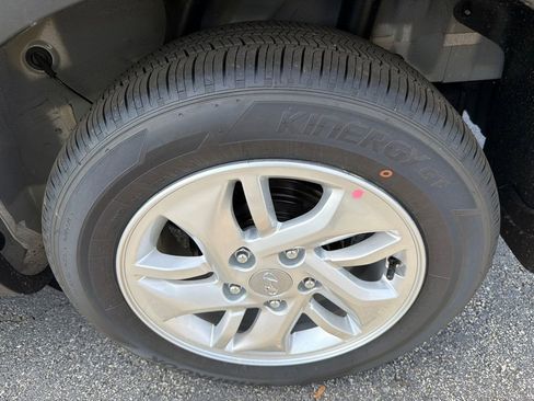 New 2026 Hyundai Venue SE FWD image 19