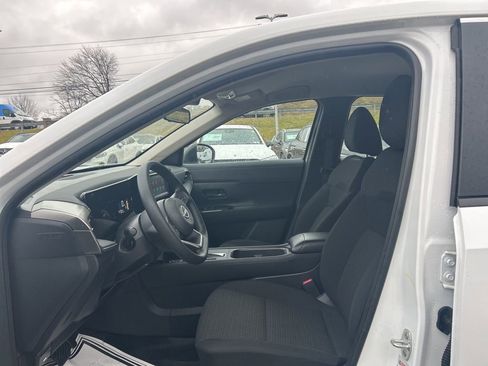 Certified 2025 Nissan Kicks S image 11