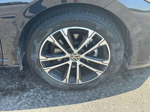 Used 2025 Volkswagen Jetta Sport FWD image 9