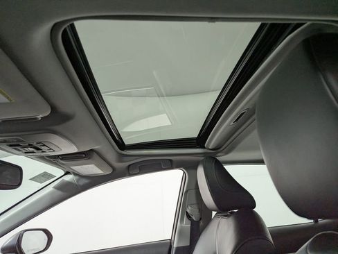 Used 2022 Toyota Camry SE w/ Convenience Package image 14