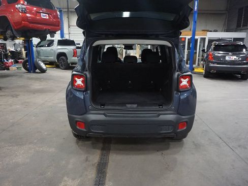 Used 2021 Jeep Renegade Latitude FWD image 14