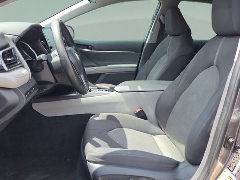 Used 2022 Toyota Camry LE FWD image 11