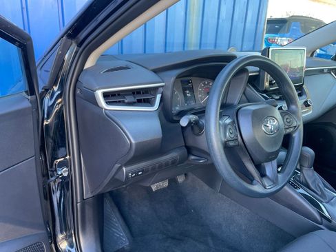Used 2025 Toyota Corolla LE image 32