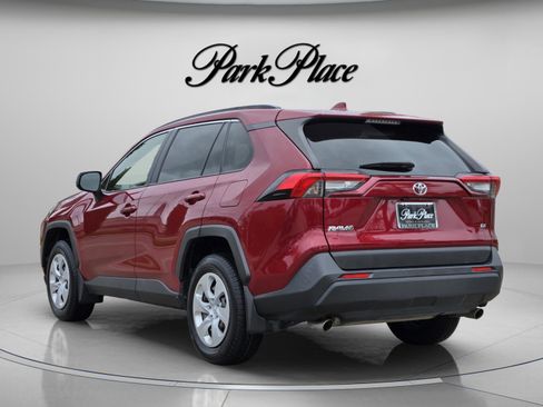 Used 2019 Toyota RAV4 LE FWD image 3