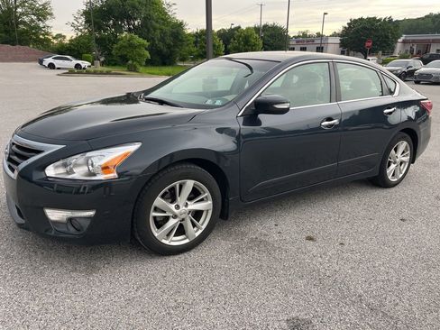 Used 2013 Nissan Altima 2.5 SL w/ 2.5 Moonroof Pkg FWD image 2
