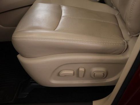 Used 2019 Nissan Pathfinder Platinum image 14