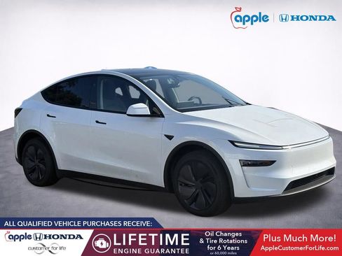 Used 2026 Tesla Model Y AWD image 1