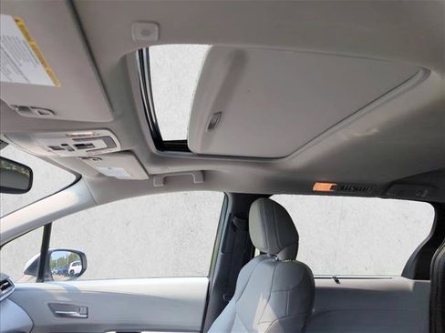 Used 2026 Toyota Sienna XLE FWD image 21