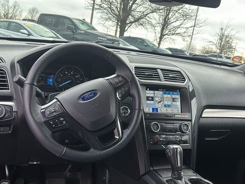 Used 2018 Ford Explorer XLT w/ Equipment Group 202A image 13