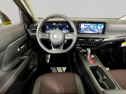 New 2026 Nissan Kicks SR w/ Cold Weather Package FWD image 9