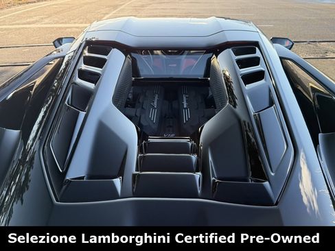 Used 2024 Lamborghini Revuelto image 17