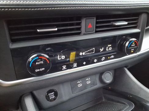 Used 2025 Nissan Rogue SV FWD image 26