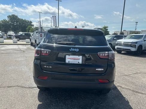 Used 2024 Jeep Compass Latitude AWD/4WD image 4