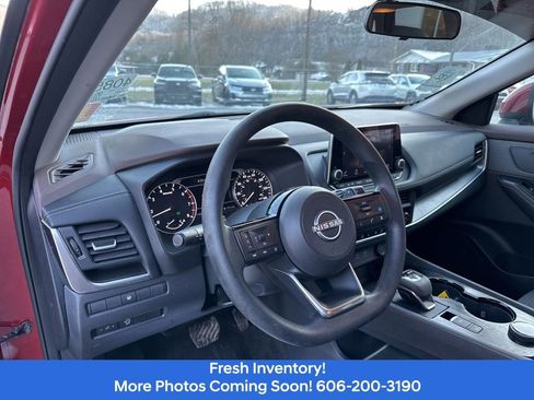 Used 2023 Nissan Rogue SV image 12